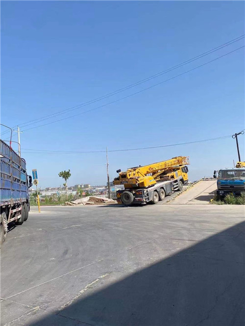 沙依巴克区25吨吊车的租赁价格大概是多少？