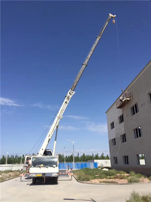 沙依巴克区“轻装强干”—— 吊车的 “轻量化臂架” 技术